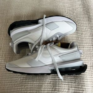 Nike Sneakers - Sz 7 NWT